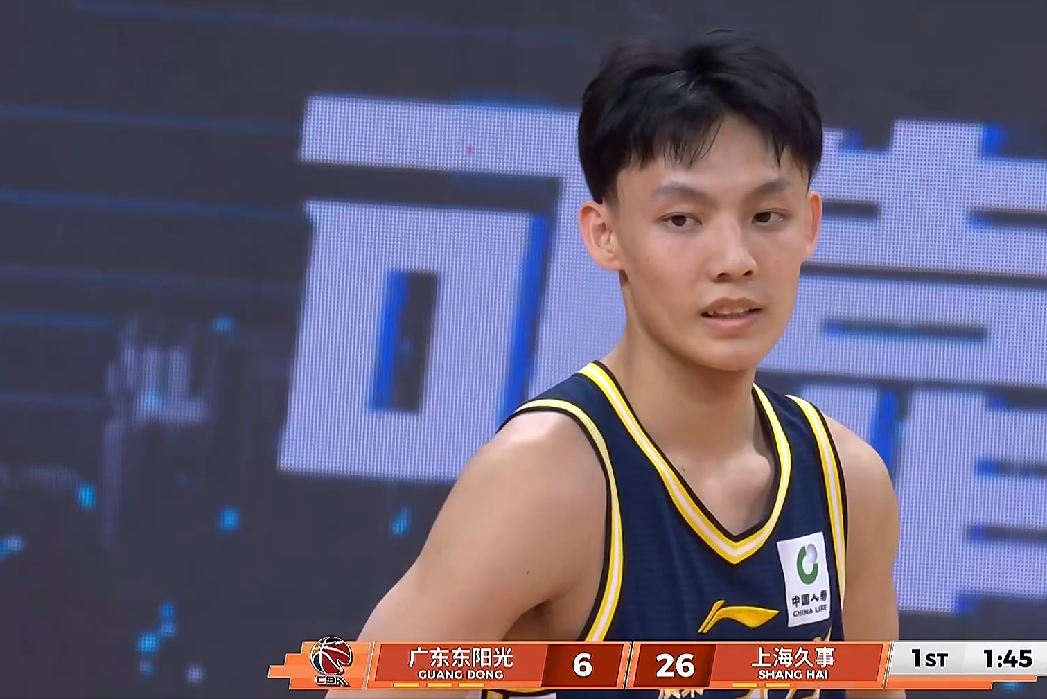 乐鱼体育-徐杰7中0，胡明轩9中1，40分惨败，张镇麟22分爆发