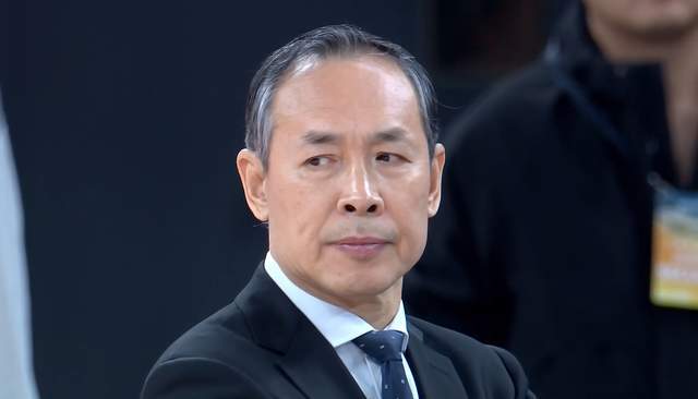 乐鱼体育官方网站-卫冕冠军6连胜强势领跑积分榜，多队遭伤病侵袭，又有两黑马崛起